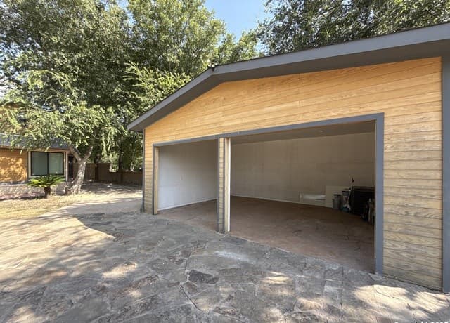 4-bedroom rental at 8138 Old Pearsall in San Antonio, TX — photo 4