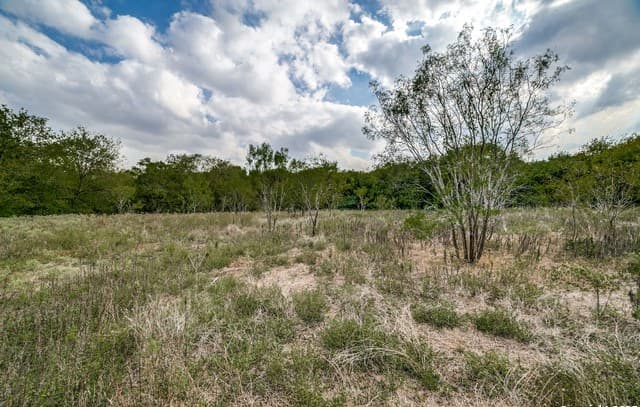 rental at 4660 W Military in San Antonio, TX — photo 2