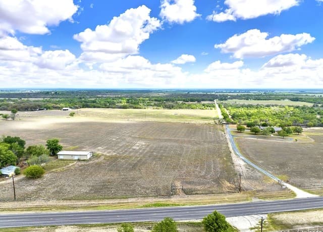 rental at LOT 7 Cr 343 in Hondo, TX — photo 3