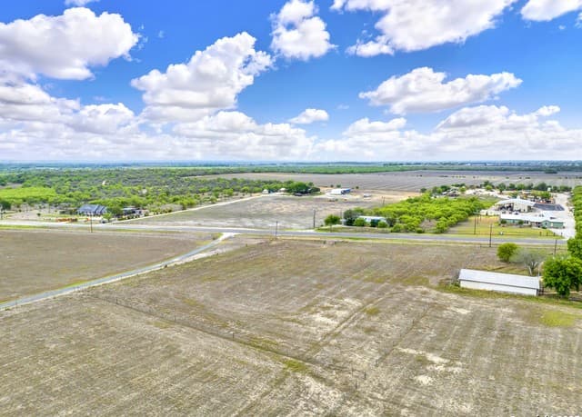rental at LOT 7 Cr 343 in Hondo, TX — photo 5