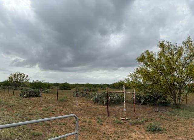 rental at 8762 Fm 140 in Charlotte, TX — photo 2
