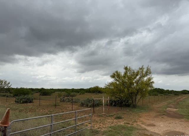 rental at 8762 Fm 140 in Charlotte, TX — photo 5