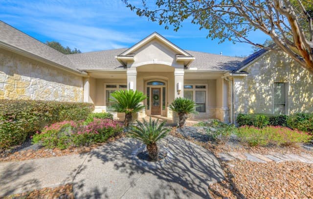 4-bedroom rental at 19940 Scenic Loop Road in Helotes, TX — photo 1