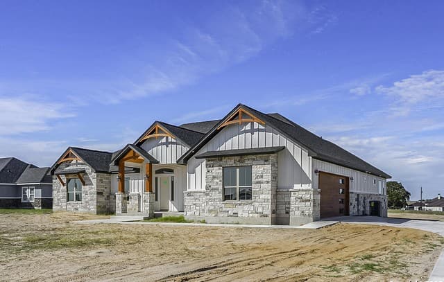 4-bedroom rental at 132 Ash Parkway in La Vernia, TX — photo 1