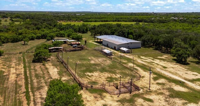 rental at 11224 Atkins Road in Atascosa, TX — photo 1