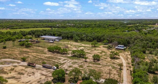 rental at 11224 Atkins Road in Atascosa, TX — photo 3