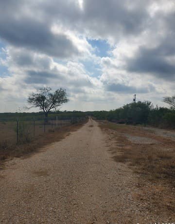 Home for sale at 310 Duck in Pleasanton, TX — photo 5