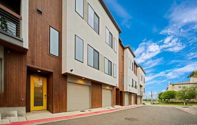 3-bedroom rental at 102 Tendick # 902 Unit UNIT 902 in San Antonio, TX — photo 3