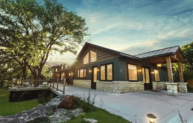 4-bedroom rental at 175 County Road 4801 in Castroville, TX — photo 2