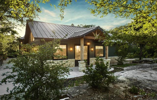 4-bedroom rental at 175 County Road 4801 in Castroville, TX — photo 3