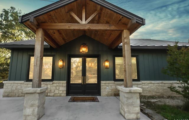 4-bedroom rental at 175 County Road 4801 in Castroville, TX — photo 4