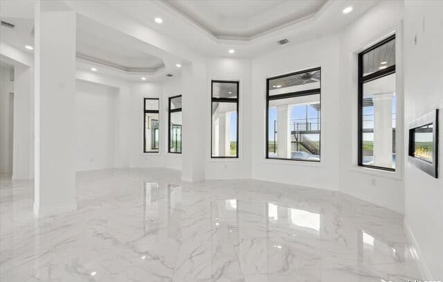 4-bedroom rental at 1799 County Road 651 in Devine, TX — photo 4