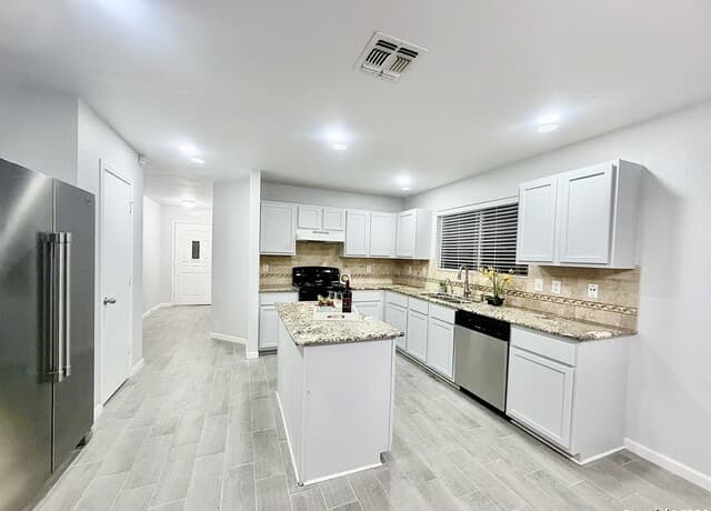 4-bedroom rental at 5807 Barton Hollow in San Antonio, TX — photo 1