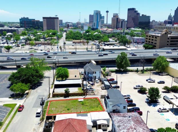 rental at 715 Baltimore in San Antonio, TX — photo 2