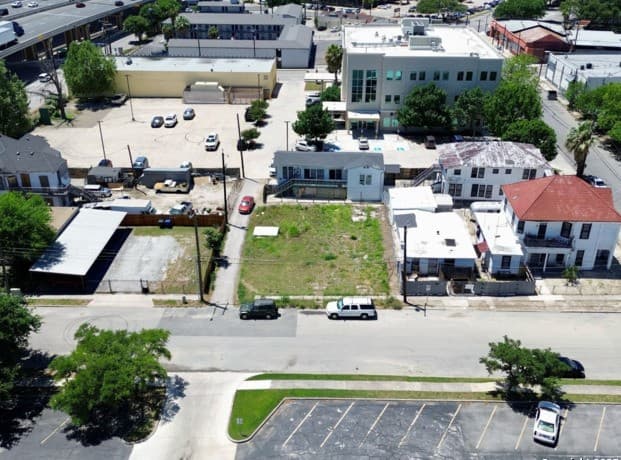rental at 715 Baltimore in San Antonio, TX — photo 3