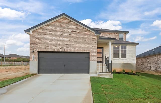 4-bedroom rental at 6871 Comanche Cave in San Antonio, TX — photo 2