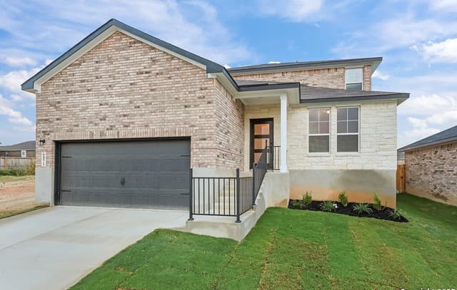 4-bedroom rental at 6871 Comanche Cave in San Antonio, TX — photo 3