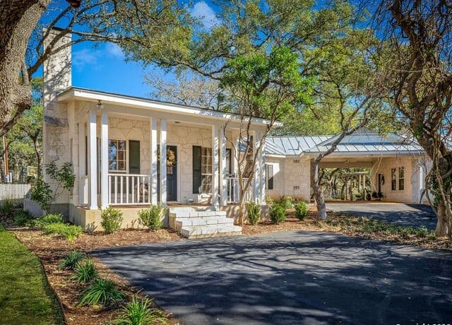 6-bedroom rental at 109A Ammann in Boerne, TX — photo 4
