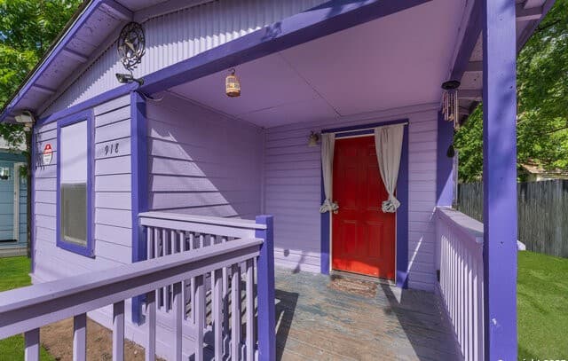 2-bedroom rental at 918 S Hamilton Ave in San Antonio, TX — photo 4