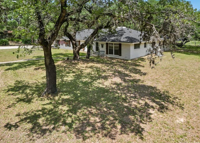 Home for sale at 23 Sunrise in Pleasanton, TX — photo 3