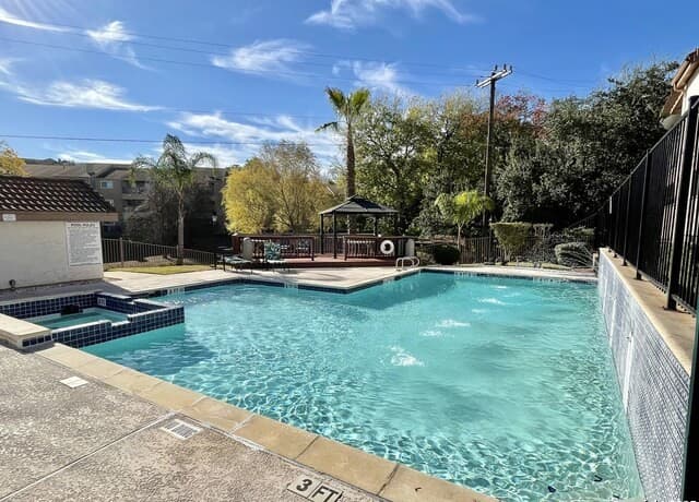 2-bedroom rental at 4107 Medical Unit 1204 in San Antonio, TX — photo 2