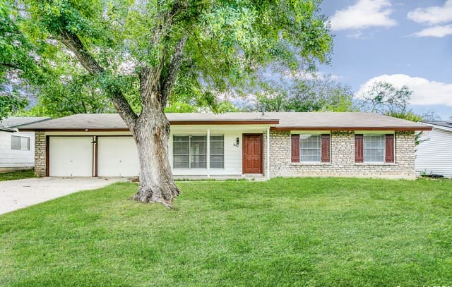 3-bedroom rental at 7442 Castle Trail Dr in San Antonio, TX — photo 1