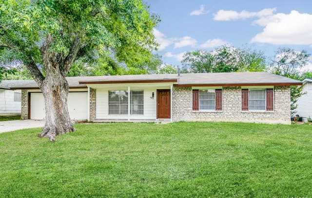 3-bedroom rental at 7442 Castle Trail Dr in San Antonio, TX — photo 2