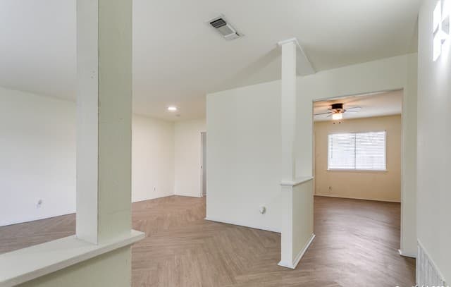 3-bedroom rental at 7442 Castle Trail Dr in San Antonio, TX — photo 4