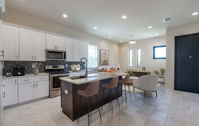 3-bedroom rental at 2638 E Commerce St in San Antonio, TX — photo 5