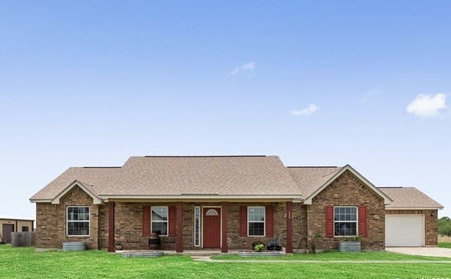 3-bedroom rental at 145 Gentle Breeze in Floresville, TX — photo 2