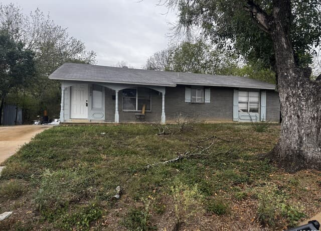 3-bedroom rental at 3950 S Walters in San Antonio, TX — photo 2