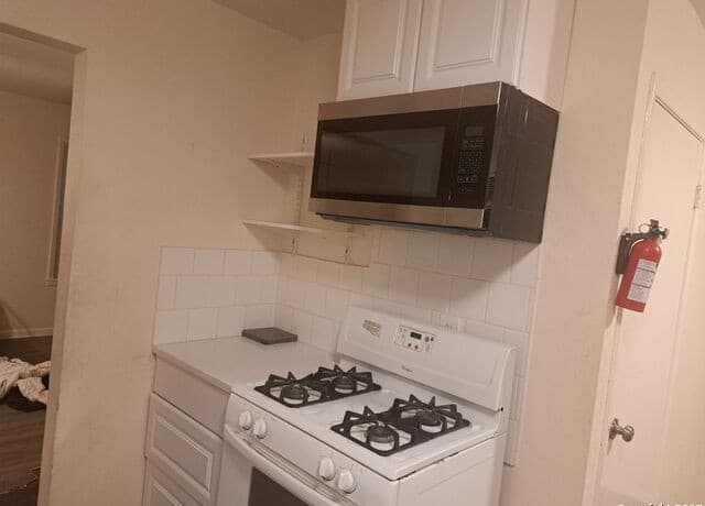 3-bedroom rental at 3950 S Walters in San Antonio, TX — photo 4