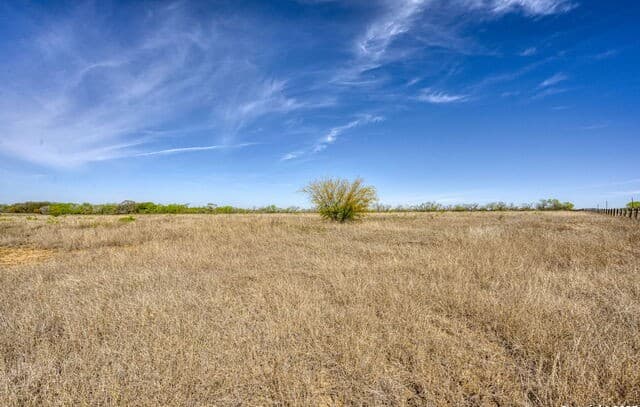 rental at 000 Ernst Rd in Pleasanton, TX — photo 1