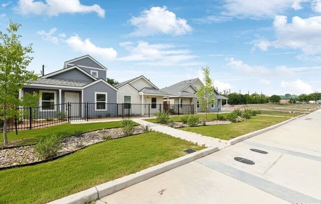 3-bedroom rental at 2910 Martin Luther King in San Antonio, TX — photo 1