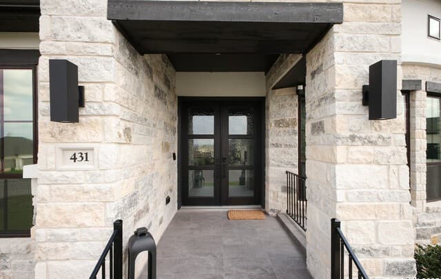 4-bedroom rental at 431 Falcon Cv in Castroville, TX — photo 3