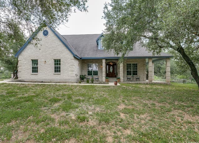 3-bedroom rental at 6840 S Loop 1604 in Von Ormy, TX — photo 1