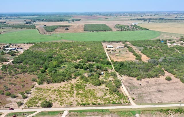 rental at 241 County Road 154 in Pleasanton, TX — photo 3