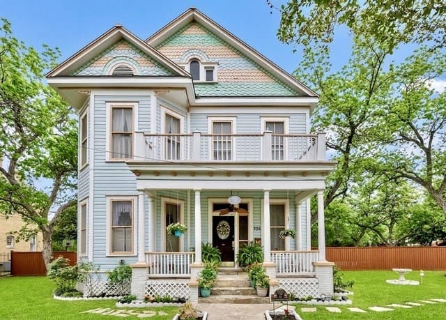 5-bedroom rental at 705 E Guenther in San Antonio, TX — photo 1