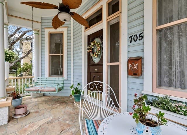5-bedroom rental at 705 E Guenther in San Antonio, TX — photo 5