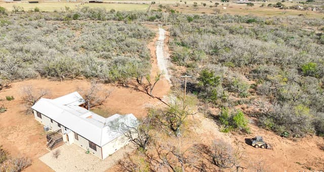 rental at 12 ACRES County Rd 307 in Jourdanton, TX — photo 3