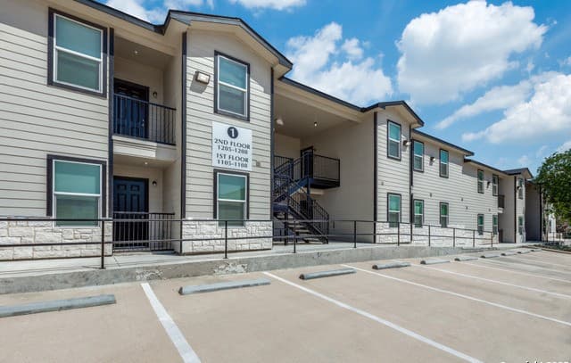 2-bedroom rental at 5415 Ingram Rd Unit 1209 in San Antonio, TX — photo 2
