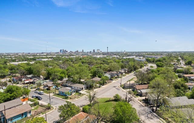 rental at 105 Shiner St in San Antonio, TX — photo 1