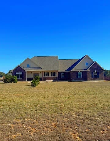 1-bedroom rental at 155 Paloma Dr. in Bandera, TX — photo 1