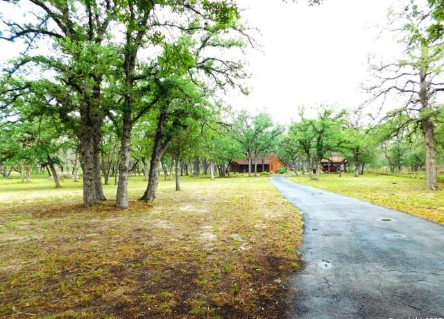 2-bedroom rental at 525 Cherry Ridge in Floresville, TX — photo 3