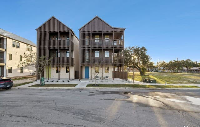 3-bedroom rental at 502 McMonigal in San Antonio, TX — photo 1