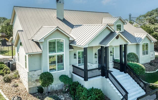 4-bedroom rental at 102 Summer Glen in Boerne, TX — photo 2