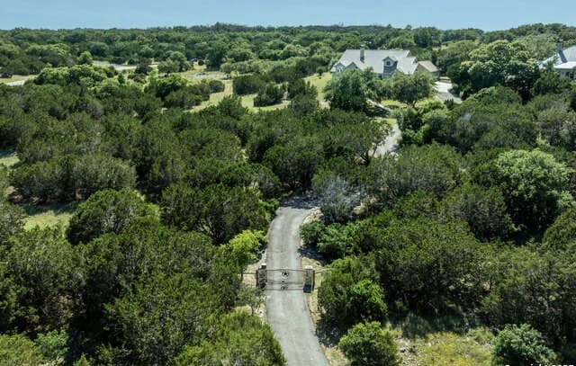 4-bedroom rental at 102 Summer Glen in Boerne, TX — photo 5