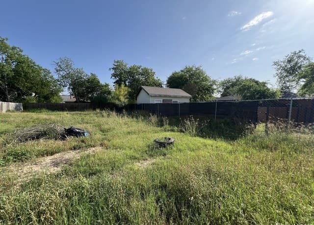 rental at 117 Ardmore St in San Antonio, TX — photo 2