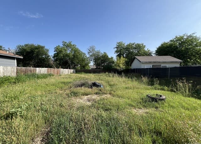 rental at 117 Ardmore St in San Antonio, TX — photo 4
