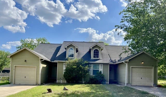 rental at 105 Sunnyside Drive in Kenedy, TX — photo 1